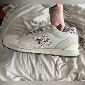 New Balance tennis shoes